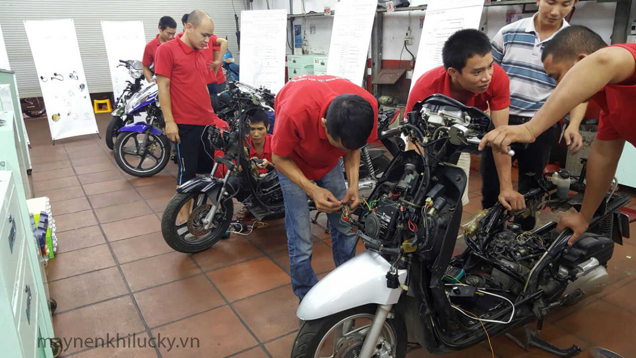 dạy nghề sửa xe máy