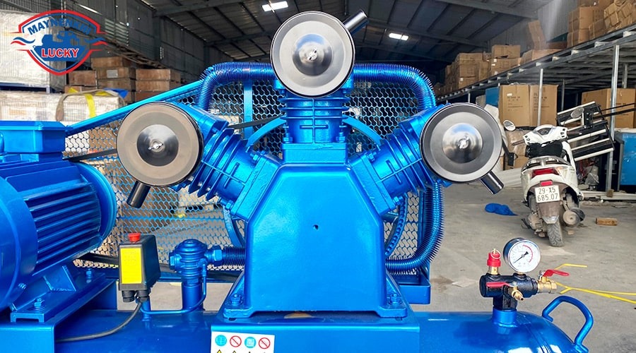 may-nen-khi-piston-khong-dau-300-lit-2