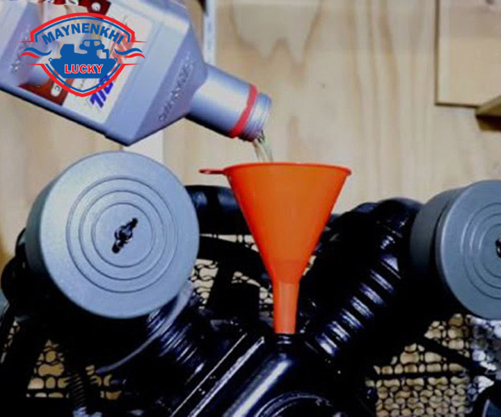 thay-nhot-may-nen-khi-piston-1